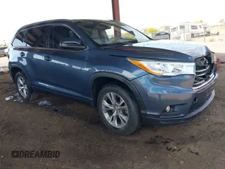 2015 Toyota Highlander XLE z VIN 5TDKKRFH2FS115421, wystawiony jako IAAI lot #42172962 z przebiegiem 67 165 mil mil oraz . Historia ofert i sprzedaży dostępna na DreamBid. Obrazek 1.
