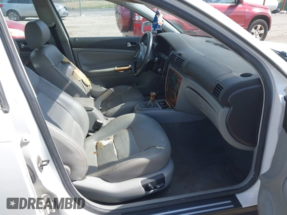 2004 Volkswagen Passat GLX with VIN WVWRH63B64P150935, listed as a IAAI auction lot 42064933 with 174,357 mi miles and . Bid and sale history available at DreamBid. Image 5.