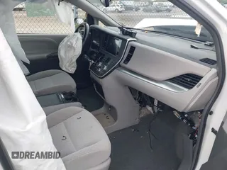 2017 Toyota Sienna LE Auto Access Seat with VIN 5TDKZ3DCXHS896658, listed as a IAAI auction lot 41973933 with 1 mi miles. Bid and sale history available at carsss.com. Image 5.