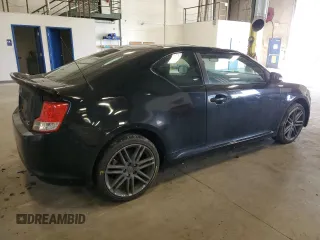 2012 Scion tC z VIN JTKJF5C70C3037571, wystawiony jako Copart lot #58036725 z przebiegiem 107 567 mil mil oraz Szkody całkowita. Historia ofert i sprzedaży dostępna na DreamBid. Obrazek 3.