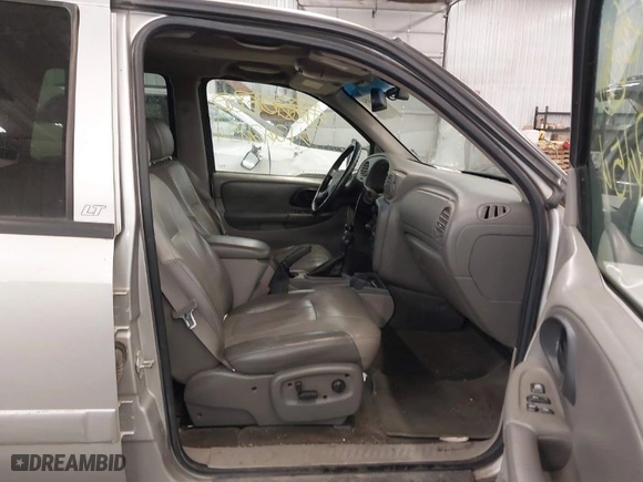 2004 Chevrolet TrailBlazer LT with VIN 1GNDT13S842284264, listed as a IAAI auction lot 41242454 with 226,914 mi miles. Bid and sale history available at carsss.com. Image 5.