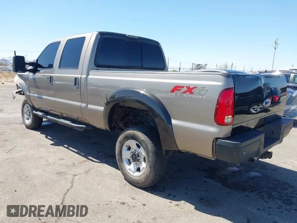 2006 Ford F-250 XL z VIN 1FTSW21P06EA12272, wystawiony jako IAAI lot #42101086 z przebiegiem 247 602 mil mil oraz . Historia ofert i sprzedaży dostępna na DreamBid. Obrazek 3.
