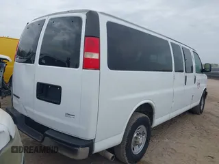 2017 Chevrolet Express Passenger LT z VIN 1GAZGPFG6H1203750, wystawiony jako IAAI lot #42782626 z przebiegiem 193 843 mil mil oraz . Historia ofert i sprzedaży dostępna na DreamBid. Obrazek 4.