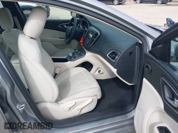 2016 Chrysler 200 Limited with VIN 1C3CCCAB0GN183682, listed as a IAAI auction lot 41897334 with 33,371 mi miles. Bid and sale history available at carsss.com. Image 5.