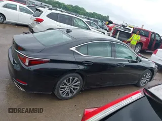 2020 Lexus ES 350 with VIN 58ADZ1B10LU055942, listed as a IAAI auction lot 42423623 with 73,724 mi miles and . Bid and sale history available at DreamBid. Image 13.