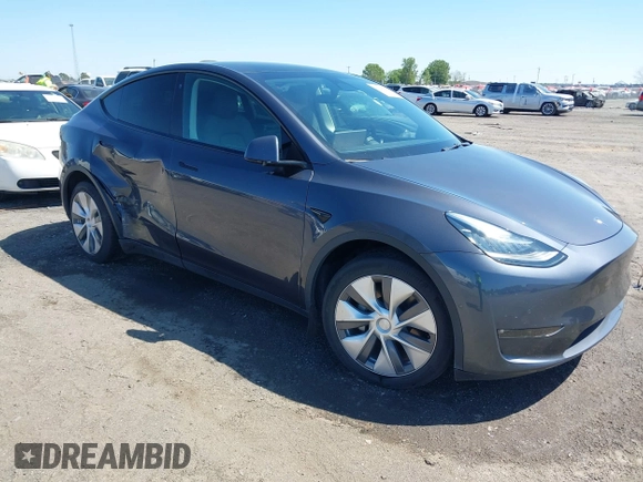 2022 Tesla Model Y Long Range with VIN 7SAYGDEE7NF426404, listed as a IAAI auction lot 42040490 with 39,635 mi miles and . Bid and sale history available at carsss.com. Image 1.