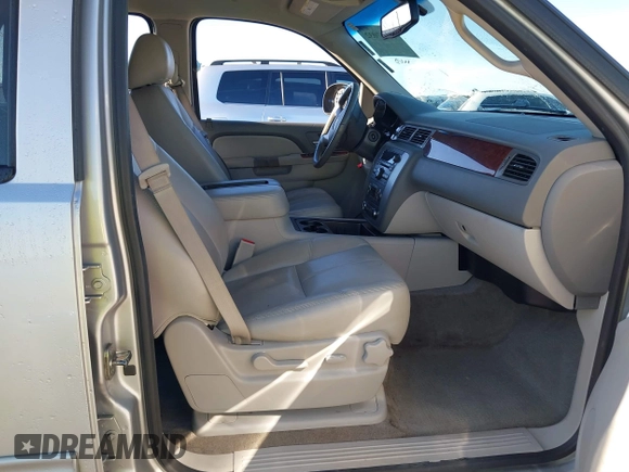 2013 GMC Yukon SLT with VIN 1GKS1CE04DR180881, listed as a IAAI auction lot 41647032 with 187,228 mi miles. Bid and sale history available at carsss.com. Image 5.
