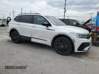 2022 Volkswagen Tiguan SE R-Line Black with VIN 3VVCB7AXXNM109437, listed as a Copart auction lot 59607495 with 30,985 mi miles and Salvage title. Bid and sale history available at DreamBid. Image 4.