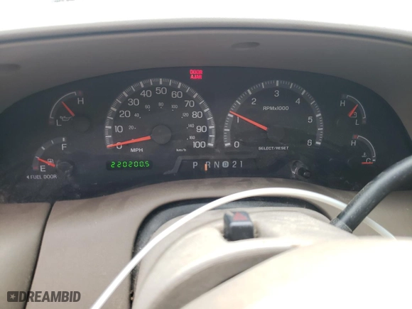 2002 Ford F-150 XLT with VIN 1FTRW07L22KB73631, listed as a Copart auction lot 52759625 with 220,200 mi miles and Clean Title. Bid and sale history available at carsss.com. Image 9.
