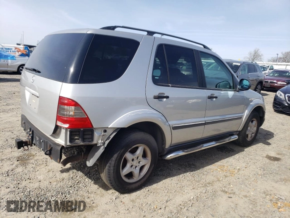 1998 Mercedes-Benz M-Class with VIN 4JGAB54E0WA044970, listed as a Copart auction lot 43999014 with 246,354 mi miles and Clean Title. Bid and sale history available at carsss.com. Image 3.