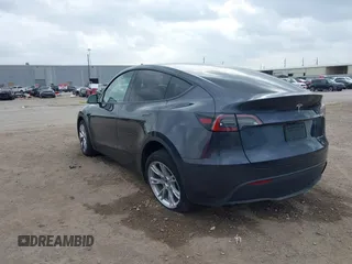 2024 Tesla Model Y Long Range with VIN 7SAYGDEE0RA261489, listed as a IAAI auction lot 41729325 with 5,060 mi miles. Bid and sale history available at carsss.com. Image 3.
