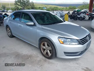 2012 Volkswagen Passat SE z VIN 1VWBP7A33CC036139, wystawiony jako IAAI lot #42256703 z przebiegiem 231 430 mil mil oraz . Historia ofert i sprzedaży dostępna na DreamBid. Obrazek 1.