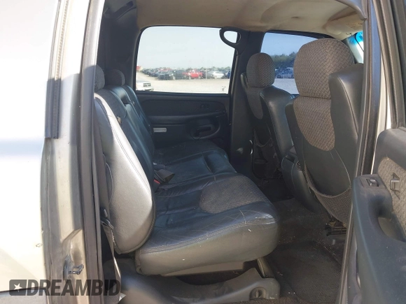 2002 Chevrolet Avalanche with VIN 3GNEK13T52G331996, listed as a IAAI auction lot 42056341 with 283,326 mi miles. Bid and sale history available at carsss.com. Image 8.