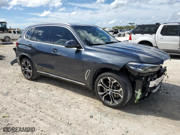 2021 BMW X5 sDrive40i with VIN 5UXCR4C06M9F65541, listed as a Copart auction lot 46525585 with 55,152 mi miles and Salvage Title. Bid and sale history available at carsss.com. Image 4.