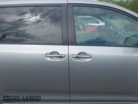 2017 Toyota Sienna XLE Auto Access Seat with VIN 5TDYZ3DC2HS845245, listed as a IAAI auction lot 42161078 with 154,418 mi miles and . Bid and sale history available at DreamBid. Image 13.