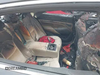 2017 Kia Cadenza Premium z VIN KNALC4J18H5036467, wystawiony jako IAAI lot #39302671 z przebiegiem Nie podano mil oraz . Historia ofert i sprzedaży dostępna na DreamBid. Obrazek 8.