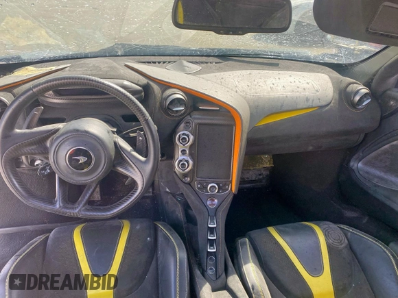 2018 McLaren 720S z VIN SBM14DCA3JW001315, wystawiony jako Copart lot #78193064 z przebiegiem Nie podano mil oraz Szkody całkowita. Historia ofert i sprzedaży dostępna na DreamBid. Obrazek 8.