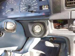 1994 Toyota Pickup SR5 z VIN JT4VN13G3R5138301, wystawiony jako IAAI lot #41871065 z przebiegiem 181 040 mil mil oraz . Historia ofert i sprzedaży dostępna na DreamBid. Obrazek 11.