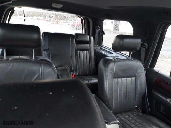 2006 Lincoln Navigator Luxury with VIN 5LMFU27586LJ09074, listed as a IAAI auction lot 41566105 with 266,395 mi miles. Bid and sale history available at carsss.com. Image 8.