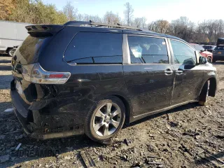 2013 Toyota Sienna SE с VIN 5TDXK3DC9DS390825, выставлен на аукционе Copart как лот 82363794 с пробегом 244 673 миль миль и Списание • Salvage title. История ставок и продаж доступна на DreamBid. Изображение 3.