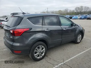 2019 Ford Escape SE z VIN 1FMCU0GD6KUB85270, wystawiony jako Copart lot #52893685 z przebiegiem 7 296 mil mil oraz Szkoda całkowita • Salvage title. Historia ofert i sprzedaży dostępna na DreamBid. Obrazek 3.