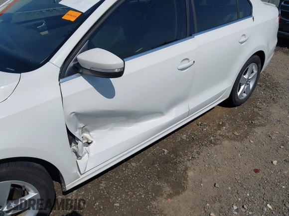 2014 Volkswagen Jetta TDI w/Premium/Nav with VIN 3VWLL7AJXEM366828, listed as a IAAI auction lot 42392563 with 132,924 mi miles and . Bid and sale history available at DreamBid. Image 17.