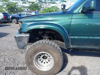 2001 Toyota 4Runner SR5 z VIN JT3HN86RX10358110, wystawiony jako IAAI lot #41807749 z przebiegiem 280 865 mil mil oraz . Historia ofert i sprzedaży dostępna na DreamBid. Obrazek 18.