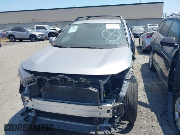 2022 Toyota RAV4 Hybrid SE z VIN 4T3T6RFV9NU070229, wystawiony jako IAAI lot #42565070 z przebiegiem 21 901 mil mil oraz . Historia ofert i sprzedaży dostępna na DreamBid. Obrazek 13.