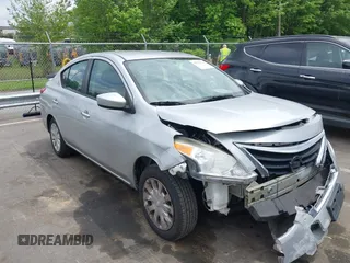 2019 Nissan Versa SV z VIN 3N1CN7AP7KL832771, wystawiony jako IAAI lot #42124711 z przebiegiem 160 856 mil mil oraz . Historia ofert i sprzedaży dostępna na DreamBid. Obrazek 1.