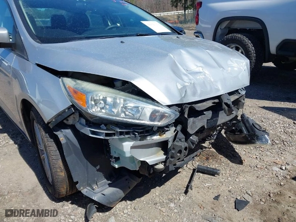 2015 Ford Focus SE with VIN 1FADP3F24FL246652, listed as a IAAI auction lot 41820270 with 89,766 mi miles. Bid and sale history available at carsss.com. Image 6.