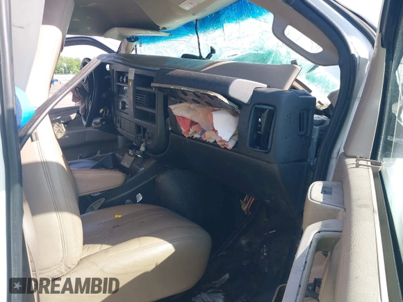 2017 GMC Savana Cargo z VIN 1GTW7AFG9H1117887, wystawiony jako IAAI lot #42233506 z przebiegiem Nie podano mil oraz . Historia ofert i sprzedaży dostępna na DreamBid. Obrazek 5.