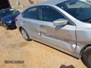 2016 Nissan Altima S z VIN 1N4AL3AP9GN379897, wystawiony jako IAAI lot #42033212 z przebiegiem 135 859 mil mil oraz . Historia ofert i sprzedaży dostępna na DreamBid. Obrazek 6.