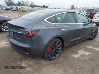 2020 Tesla Model 3 Performance z VIN 5YJ3E1EC3LF802068, wystawiony jako IAAI lot #41886024 z przebiegiem 50 271 mil mil oraz . Historia ofert i sprzedaży dostępna na DreamBid. Obrazek 4.