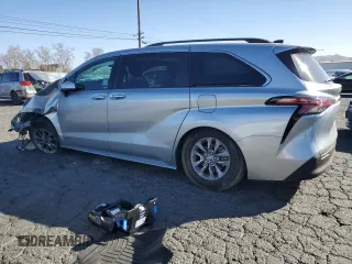 2021 Toyota Sienna XLE with VIN 5TDJRKEC9MS025281, listed as a Copart auction lot 41878385 with 0 mi miles and Salvage Title. Bid and sale history available at carsss.com. Image 2.