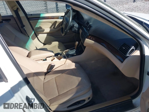 2005 BMW 3 Series 325i with VIN WBAAZ33415KP92369, listed as a IAAI auction lot 41828024 with 180,881 mi miles and . Bid and sale history available at DreamBid. Image 5.