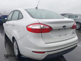 2016 Ford Fiesta S z VIN 3FADP4AJ1GM205836, wystawiony jako IAAI lot #42267013 z przebiegiem 96 778 mil mil oraz . Historia ofert i sprzedaży dostępna na DreamBid. Obrazek 3.