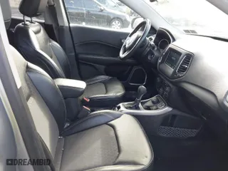 2019 Jeep Compass Latitude with VIN 3C4NJDBB8KT596800, listed as a IAAI auction lot 41600790 with 78,708 mi miles. Bid and sale history available at carsss.com. Image 5.