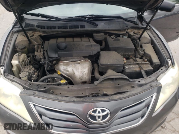 2011 Toyota Camry LE z VIN 4T4BF3EK3BR110153, wystawiony jako Copart lot #61950455 z przebiegiem 414 223 mil mil oraz Czysty tytuł • Clean title. Historia ofert i sprzedaży dostępna na DreamBid. Obrazek 11.