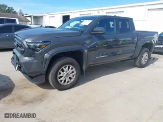 2024 Toyota Tacoma 4WD SR5 with VIN 3TMLB5JN5RM052698, listed as a IAAI auction lot 41427313 with 9,624 mi miles. Bid and sale history available at carsss.com. Image 17.