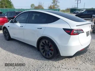 2021 Tesla Model Y Performance z VIN 5YJYGDEFXMF240246, wystawiony jako IAAI lot #42042951 z przebiegiem 76 139 mil mil oraz . Historia ofert i sprzedaży dostępna na DreamBid. Obrazek 3.
