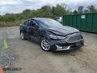 2019 Ford Fusion Energi Titanium with VIN 3FA6P0SU5KR162964, listed as a Copart auction lot 61039342 with 32,736 mi miles. Bid and sale history available at carsss.com. Image 9.