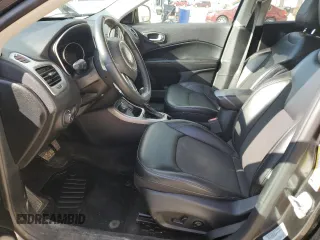2017 Jeep Compass Latitude z VIN 3C4NJDBB7HT651763, wystawiony jako Copart lot #55028475 z przebiegiem 46 504 mil mil oraz Szkoda całkowita • Salvage title. Historia ofert i sprzedaży dostępna na DreamBid. Obrazek 7.