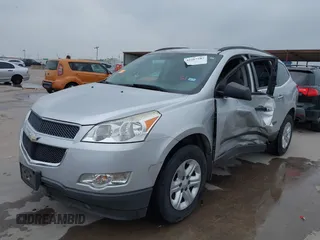 2012 Chevrolet Traverse LS z VIN 1GNKRFED2CJ354122, wystawiony jako IAAI lot #42267587 z przebiegiem 43 585 mil mil oraz . Historia ofert i sprzedaży dostępna na DreamBid. Obrazek 2.