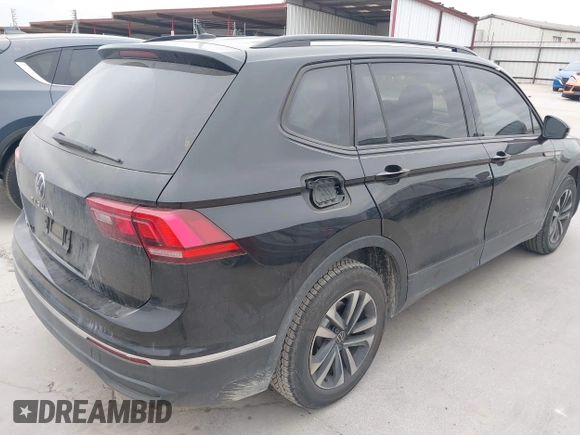 2023 Volkswagen Tiguan S z VIN 3VVRB7AX4PM046851, wystawiony jako IAAI lot #42039811 z przebiegiem 44 985 mil mil oraz . Historia ofert i sprzedaży dostępna na DreamBid. Obrazek 4.
