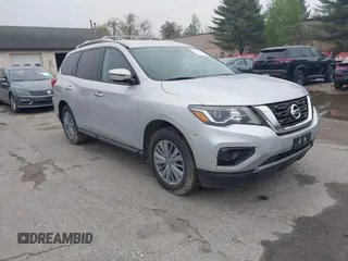 2017 Nissan Pathfinder SV z VIN 5N1DR2MMXHC677711, wystawiony jako IAAI lot #42227354 z przebiegiem 75 950 mil mil oraz . Historia ofert i sprzedaży dostępna na DreamBid. Obrazek 1.