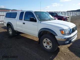 2003 Toyota Tacoma PreRunner with VIN 5TESN92N43Z218230, listed as a IAAI auction lot 41985625 with 203,955 mi miles. Bid and sale history available at carsss.com. Image 1.