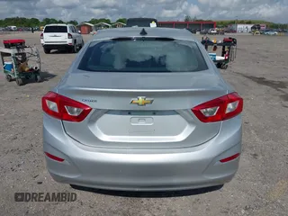 2017 Chevrolet Cruze LS z VIN 1G1BC5SM5H7233199, wystawiony jako IAAI lot #42168232 z przebiegiem 48 052 mil mil oraz . Historia ofert i sprzedaży dostępna na DreamBid. Obrazek 16.