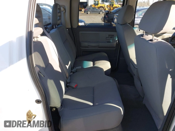 2006 Dodge Dakota SLT with VIN 1D7HW48N26S710819, listed as a IAAI auction lot 41691700 with 110,269 mi miles. Bid and sale history available at carsss.com. Image 8.