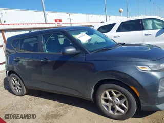 2020 Kia Soul LX with VIN KNDJ23AUXL7722198, listed as a IAAI auction lot 41410147 with 84,568 mi miles. Bid and sale history available at carsss.com. Image 13.