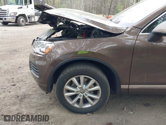 2014 Volkswagen Touareg Sport with VIN WVGEF9BP2ED007904, listed as a IAAI auction lot 41960811 with 126,230 mi miles and . Bid and sale history available at DreamBid. Image 18.